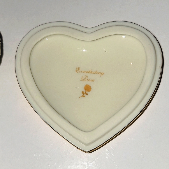 PRINCESS DIANA ARDLEIGH ELLIOTT HEART SHAPED MUSIC BOX "CANDLE IN THE WIND" - Picture 6 of 9